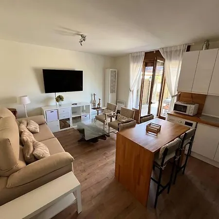I Apartment *